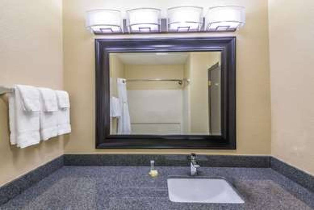 SUPER 8 COPLEY AKRON 10