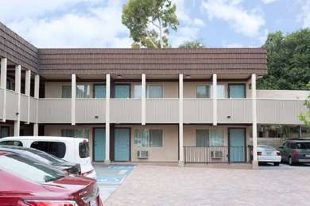 Super 8 Costa Mesa/Newport Bch