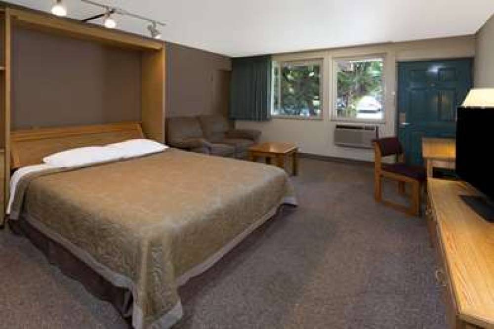 SUPER 8 COSTA MESA/NEWPORT BCH 8