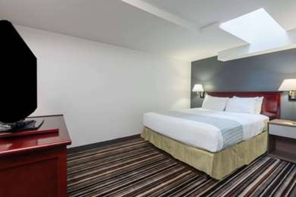 SUPER 8 DOWNTOWN TORONTO 9