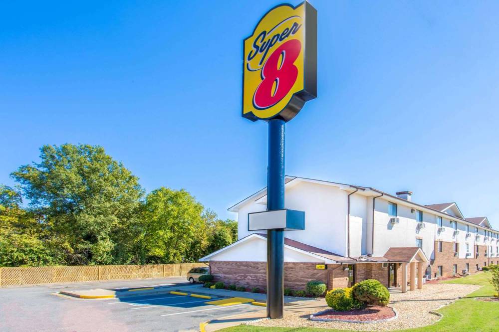 SUPER 8 RICHMOND BROAD ST VA 1