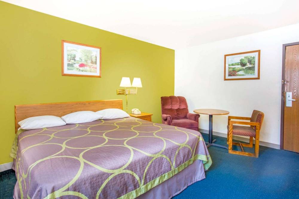 SUPER 8 RICHMOND BROAD ST VA 10