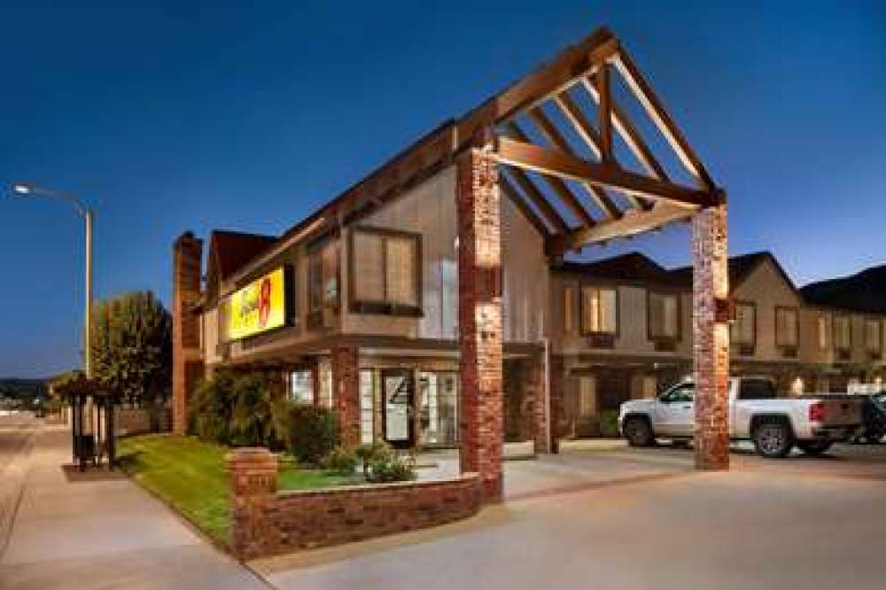 Super 8 Santa Clarita/Valencia