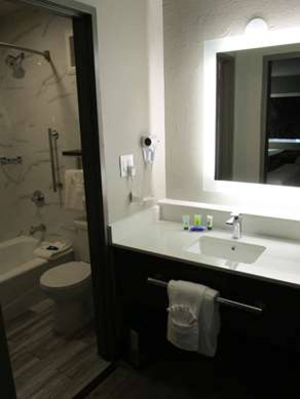 SureStay Plus By Best Western Point Richmond 10