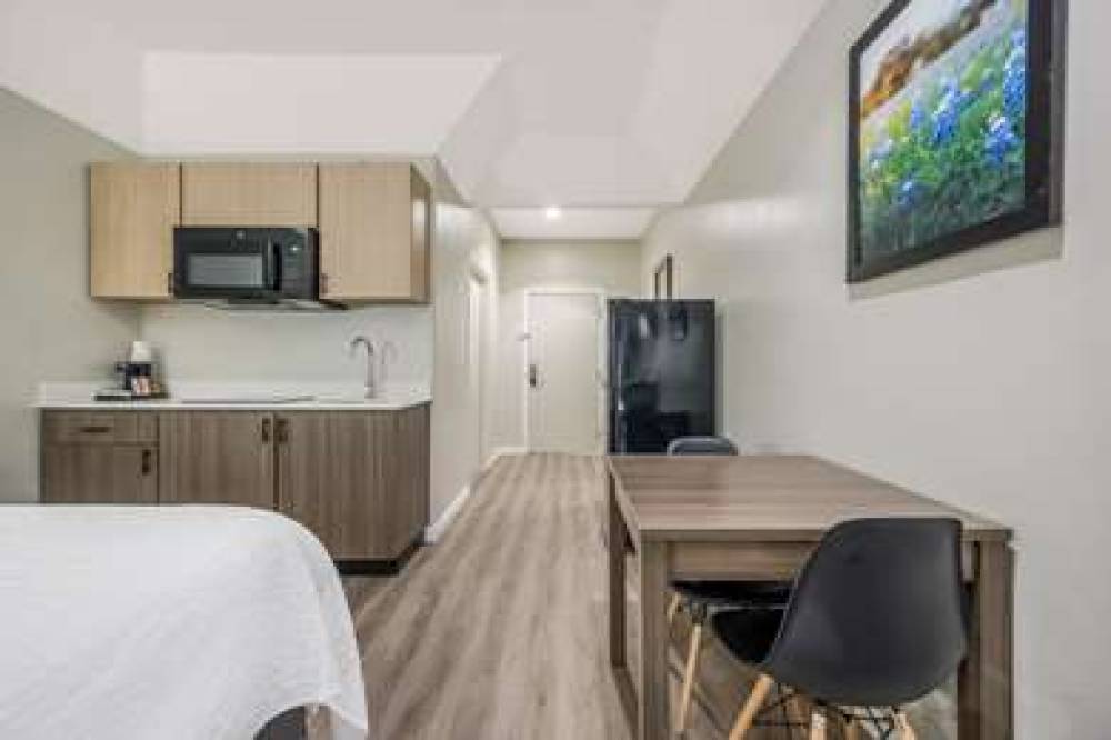 SureStay Studio By Best Western Conroe Downtown 5
