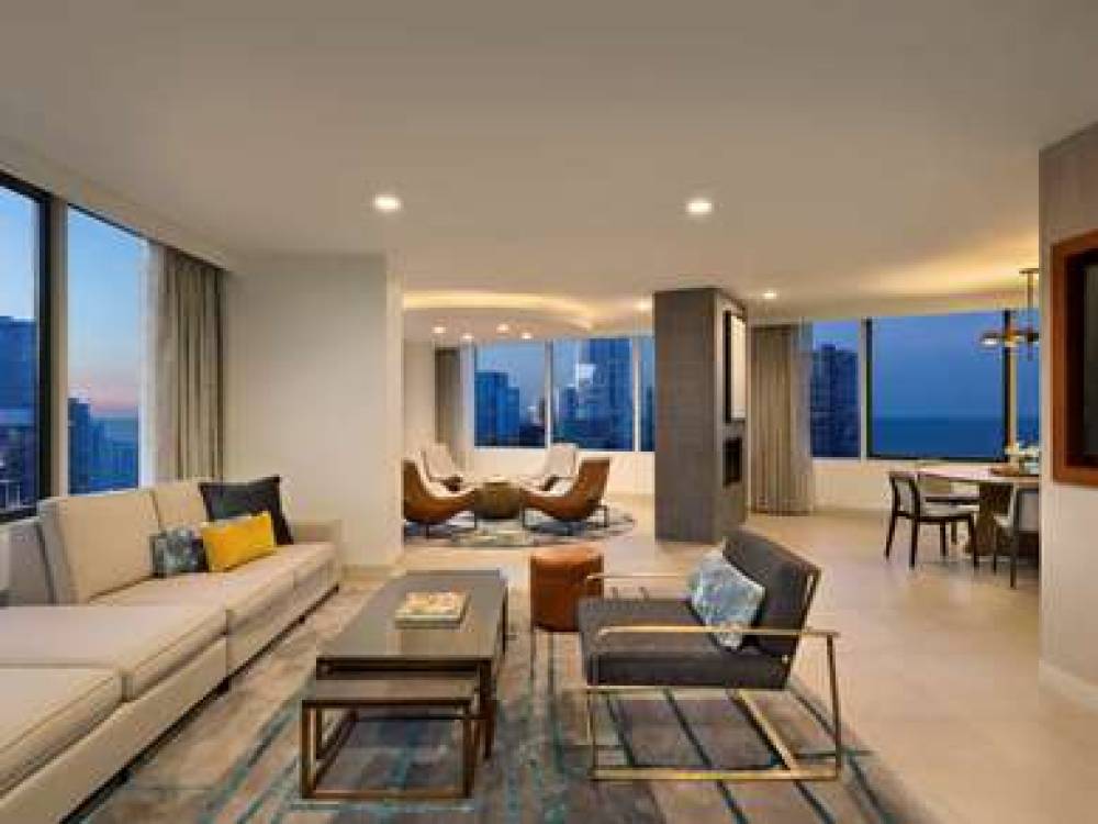 Swissotel Chicago 7