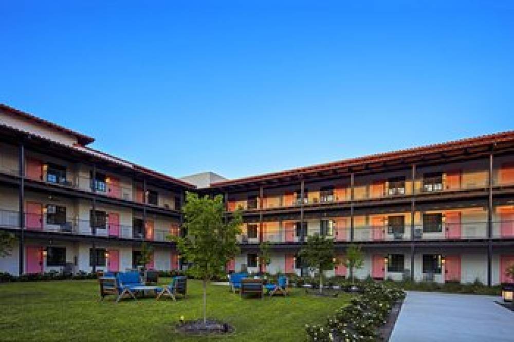 TEXICAN COURT HOTEL 5