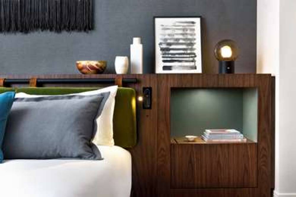 THE ALEXIS ROYAL SONESTA HOTEL 7