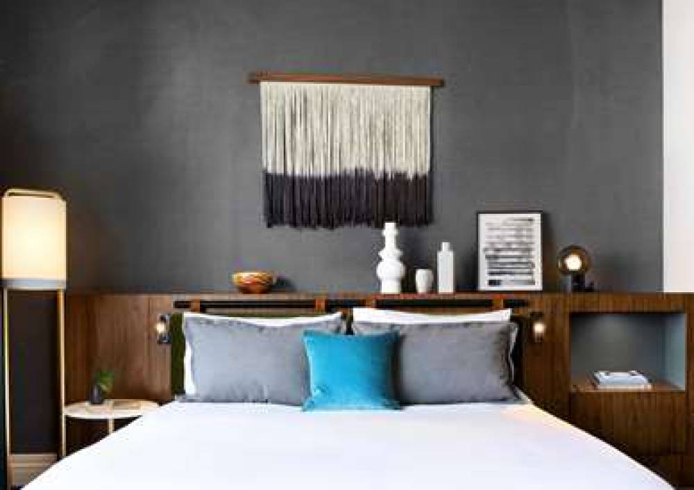 THE ALEXIS ROYAL SONESTA HOTEL 2