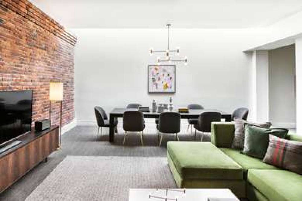 THE ALEXIS ROYAL SONESTA HOTEL 6