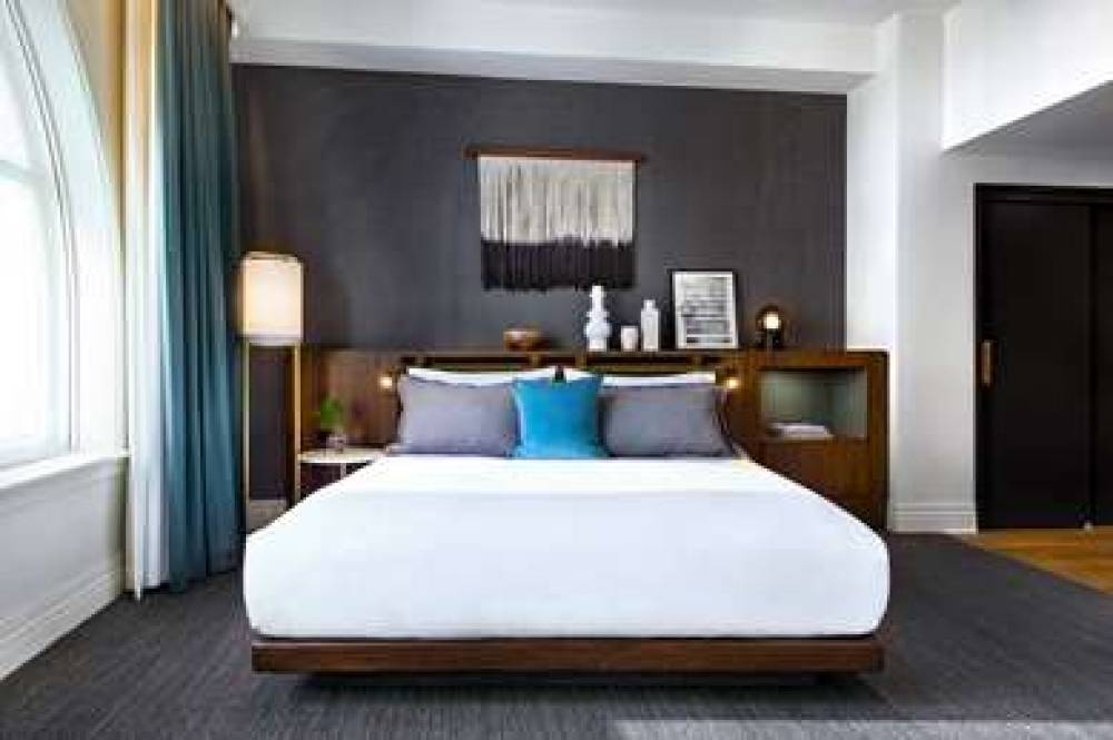 THE ALEXIS ROYAL SONESTA HOTEL 4