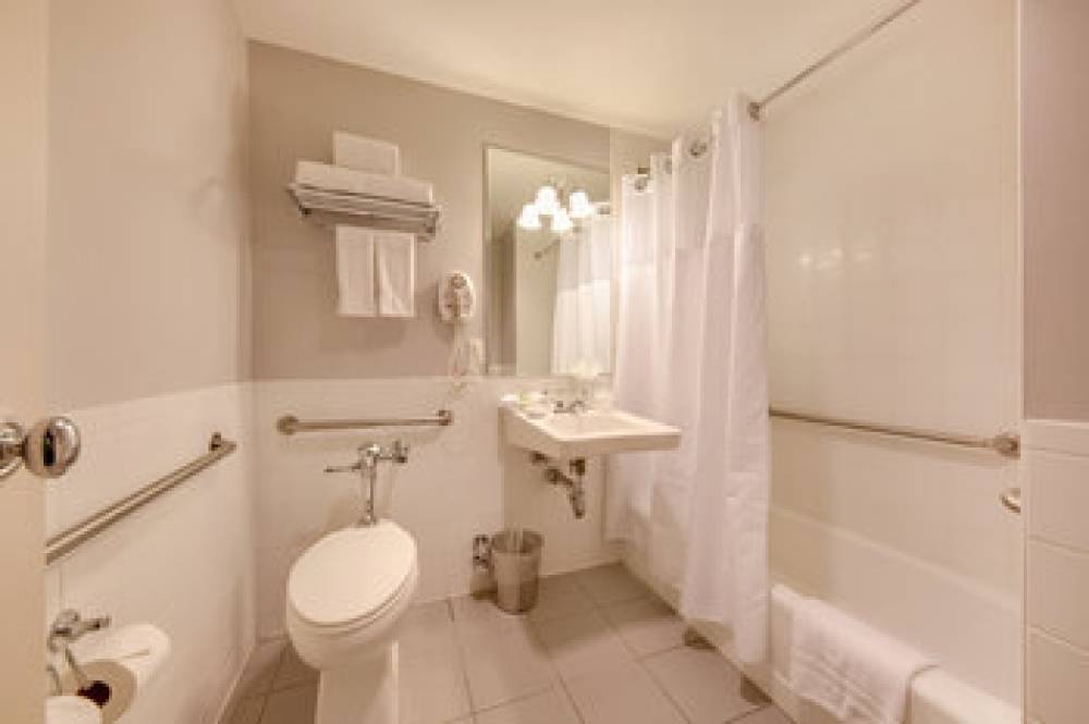 The Andrew Hotel 10