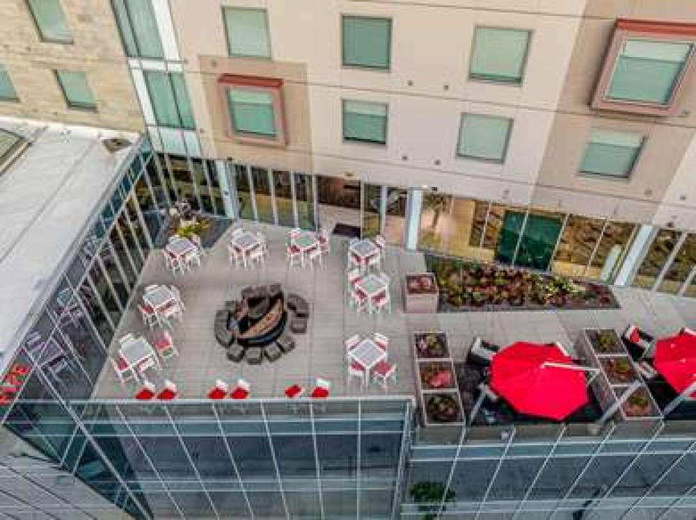 THE ART HOTEL DENVER, CURIO BY HLT 8