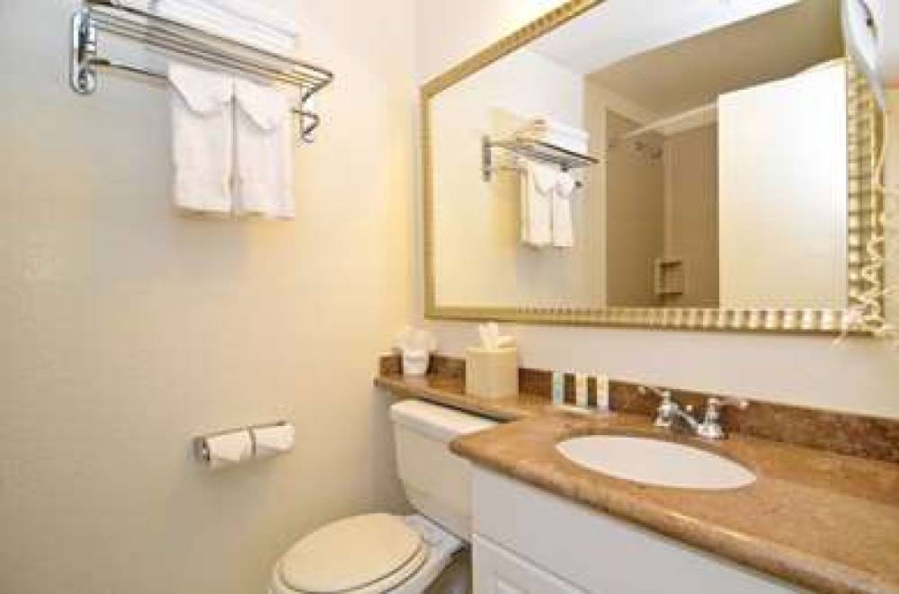 THE BEACHFRONT INN AND SUITES 10
