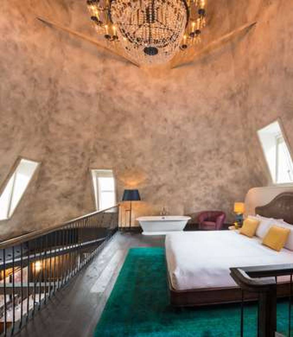 THE BEEKMAN 9