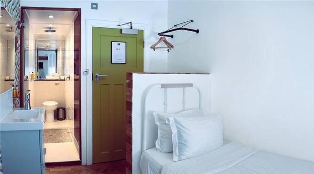 THE CALIFORNIA HOTEL 7
