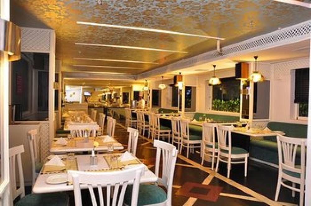 THE CENTRAL COURT HOTEL 9