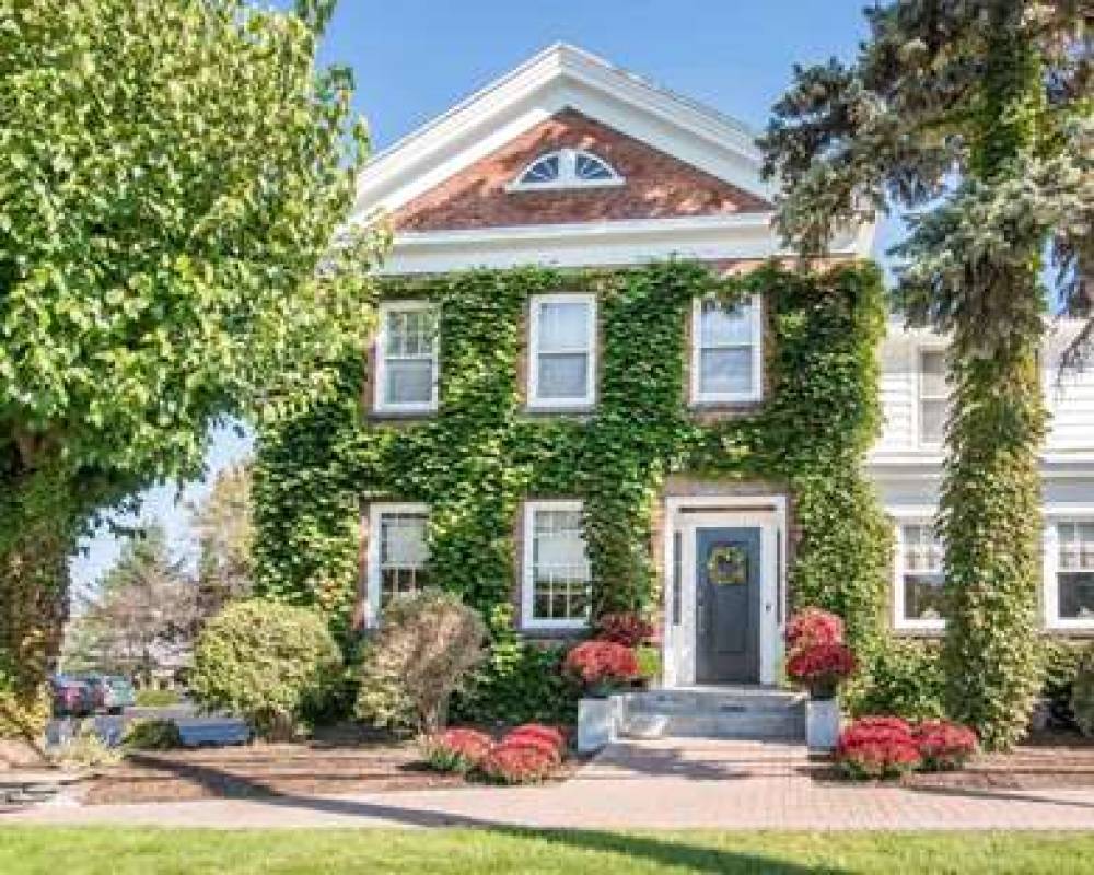 The Century House Ascend Hotel Coll