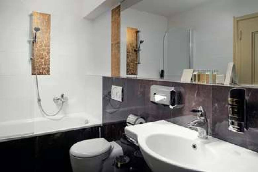 THE CHARLES HOTEL 3