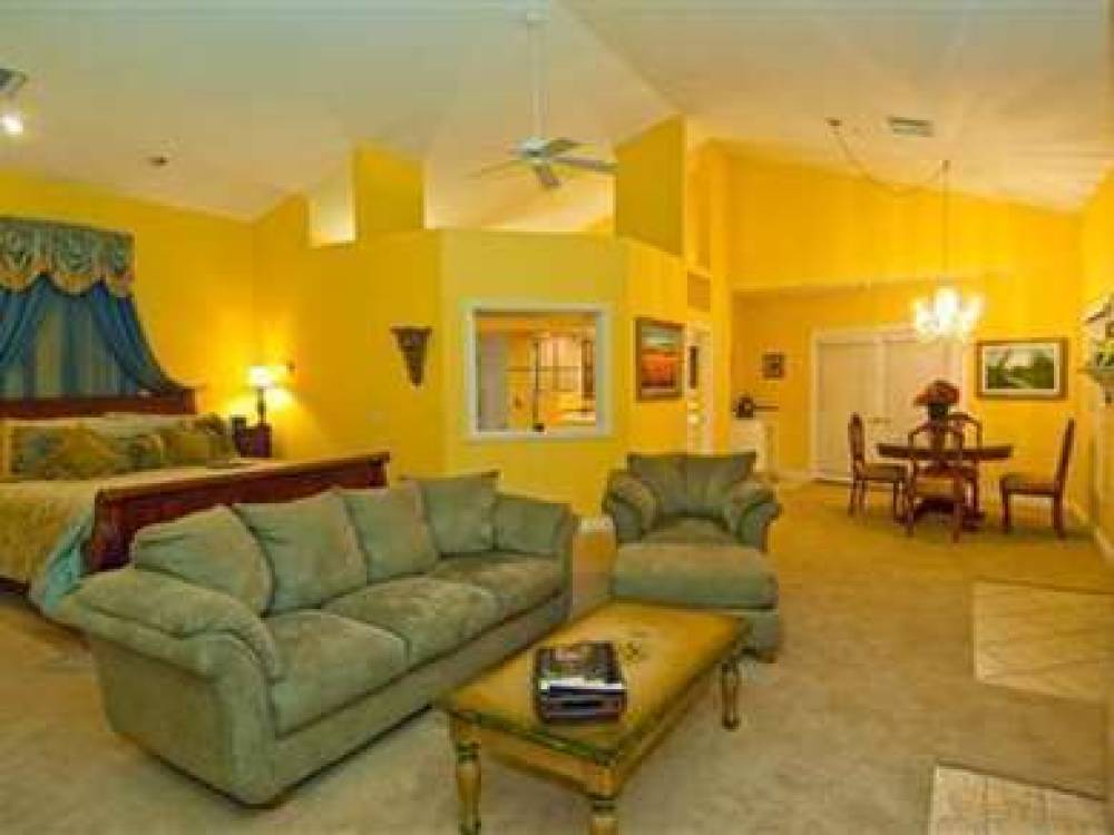 THE CHATEAU AT LAKE LA QUINTA 5