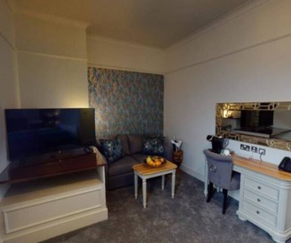 THE CHRISTOPHER HOTEL 6