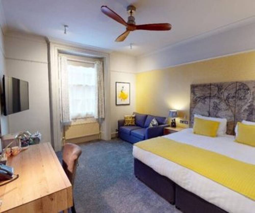 THE CHRISTOPHER HOTEL 8