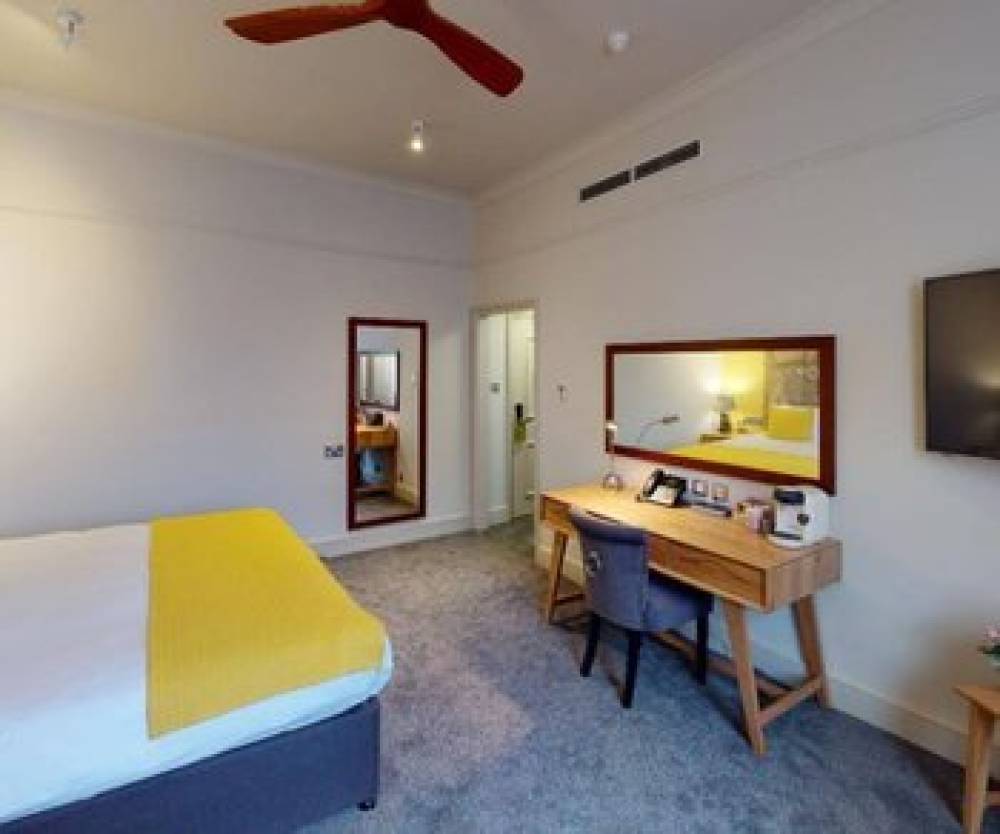 THE CHRISTOPHER HOTEL 9
