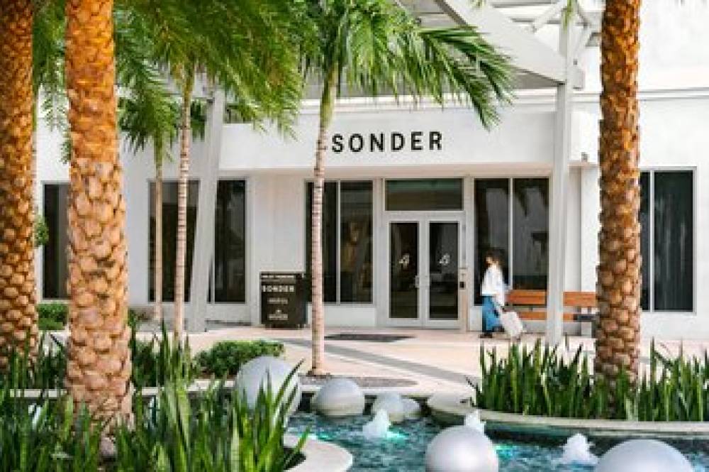 The Circ Hotel Hollywood, Sonder 2