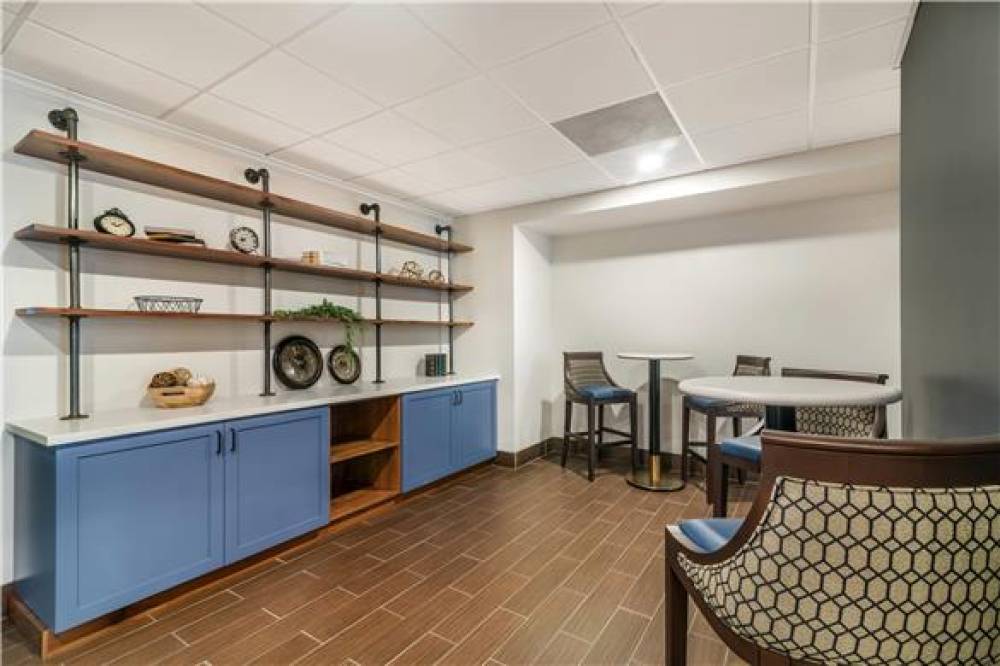 THE CLOCKTOWER HOTEL AT CENTURY HOU 2