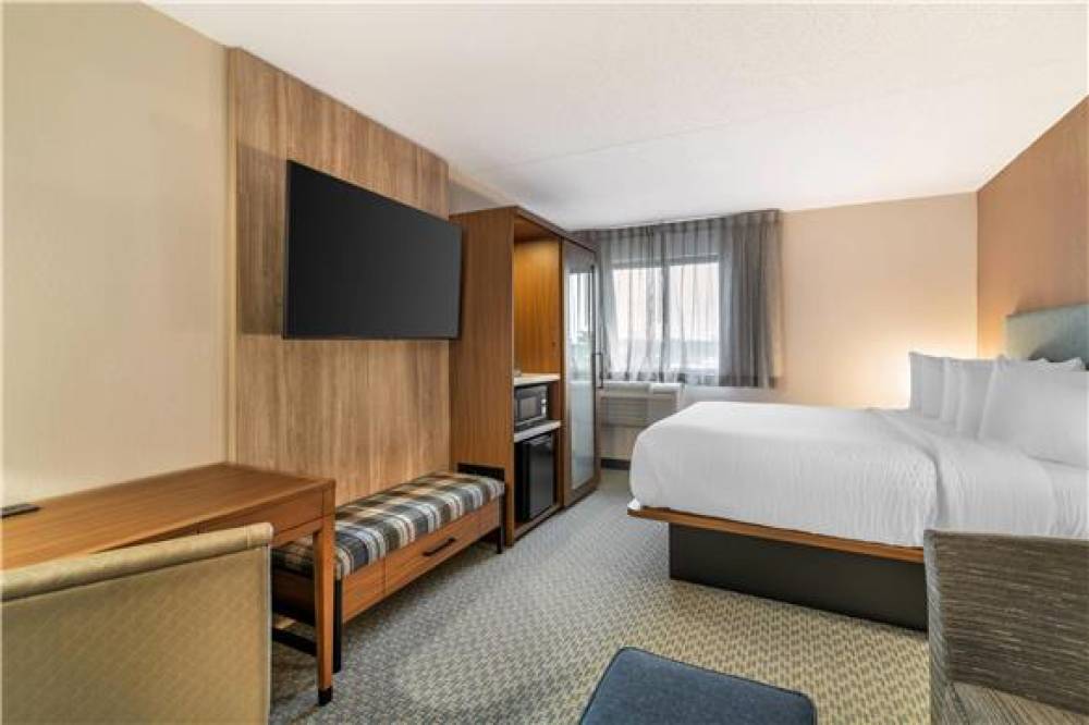 THE CLOCKTOWER HOTEL AT CENTURY HOU 10