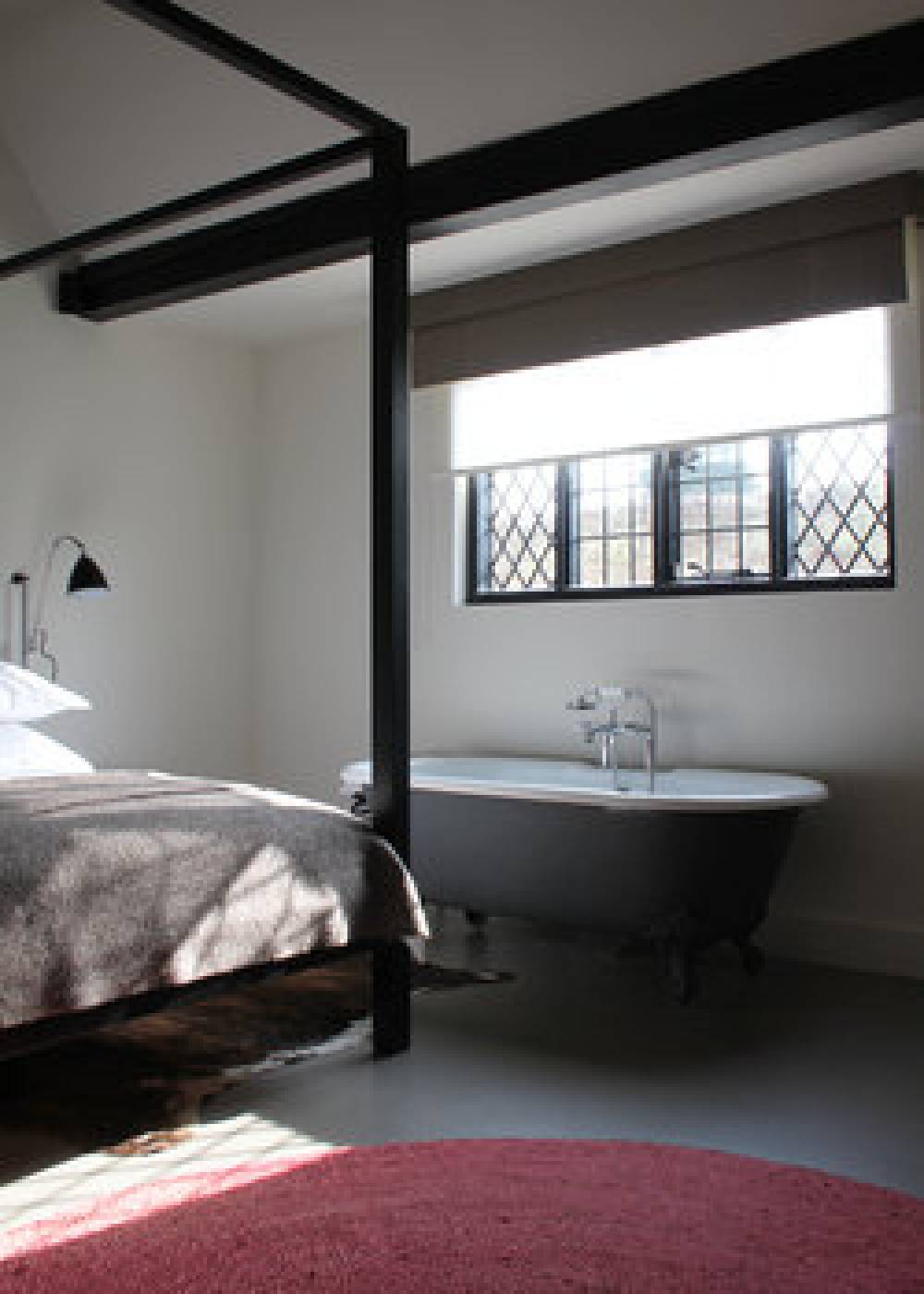 THE CROWN HOTEL 10