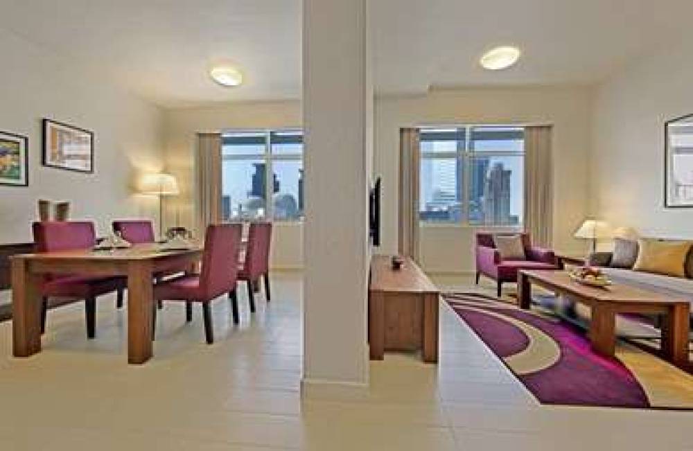 THE CURVE HOTEL 8