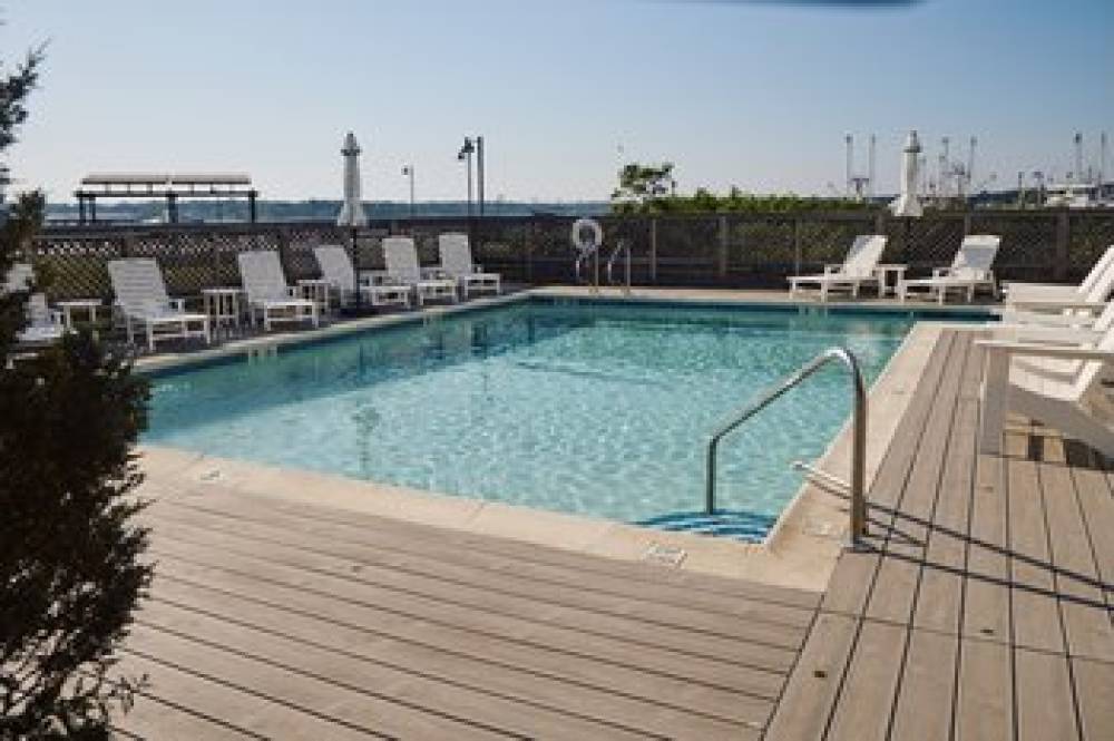 THE HARBOR FRONT INN 10