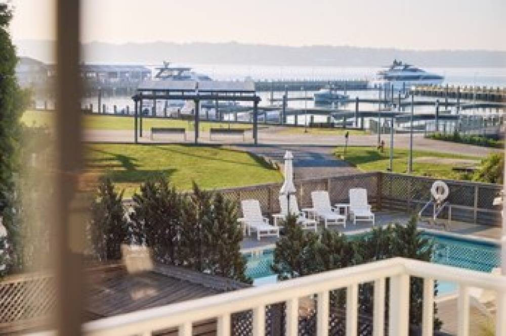 THE HARBOR FRONT INN 9