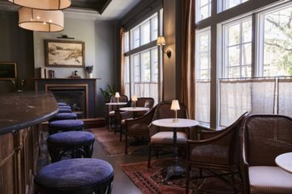THE HARBOR FRONT INN 4