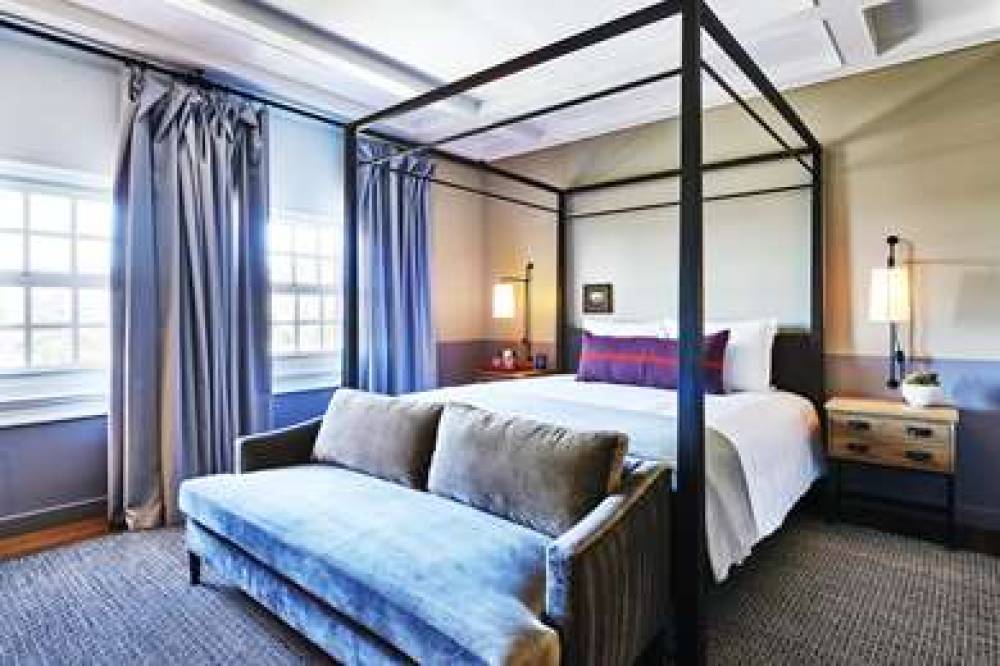 THE HOLLYWOOD ROOSEVELT 9