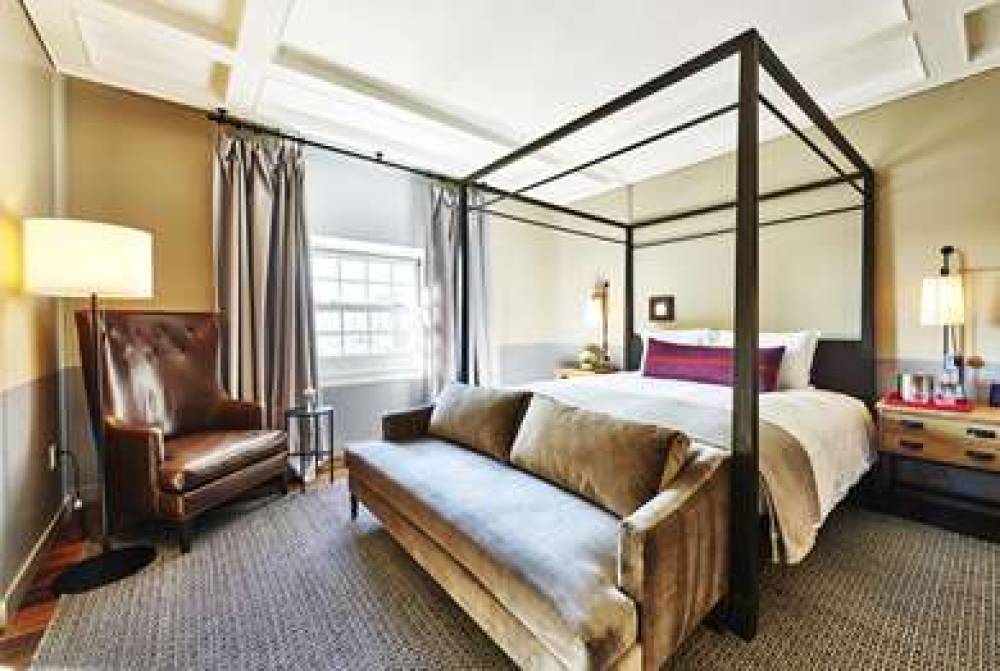 THE HOLLYWOOD ROOSEVELT 8