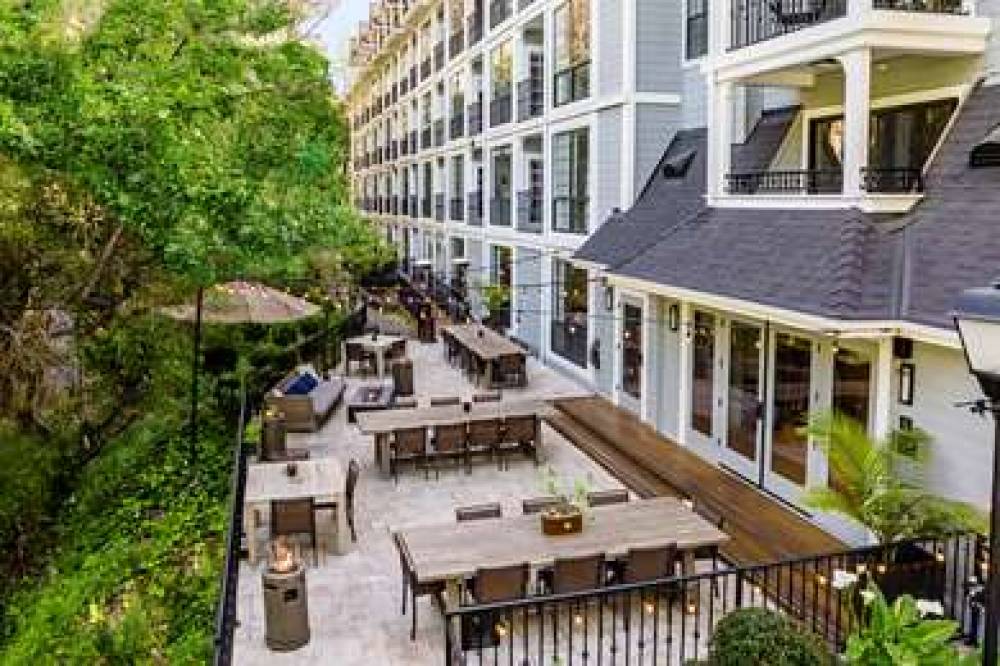 THE INN AT SARATOGA TAPESTRY HILTON 1
