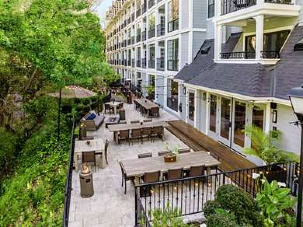 THE INN AT SARATOGA TAPESTRY HILTON 2