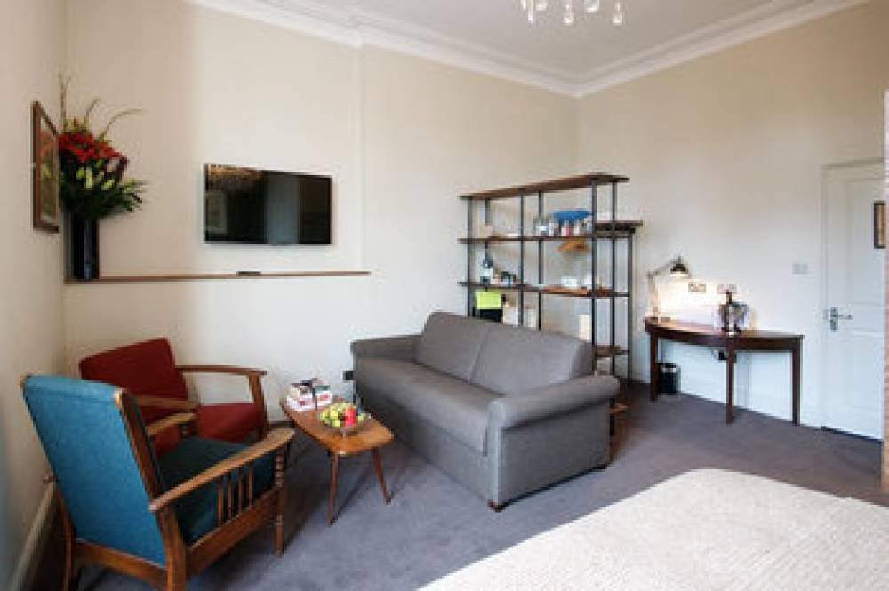 THE KEW GARDEN HOTEL 6