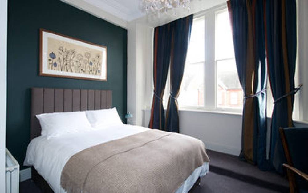 THE KEW GARDEN HOTEL 10