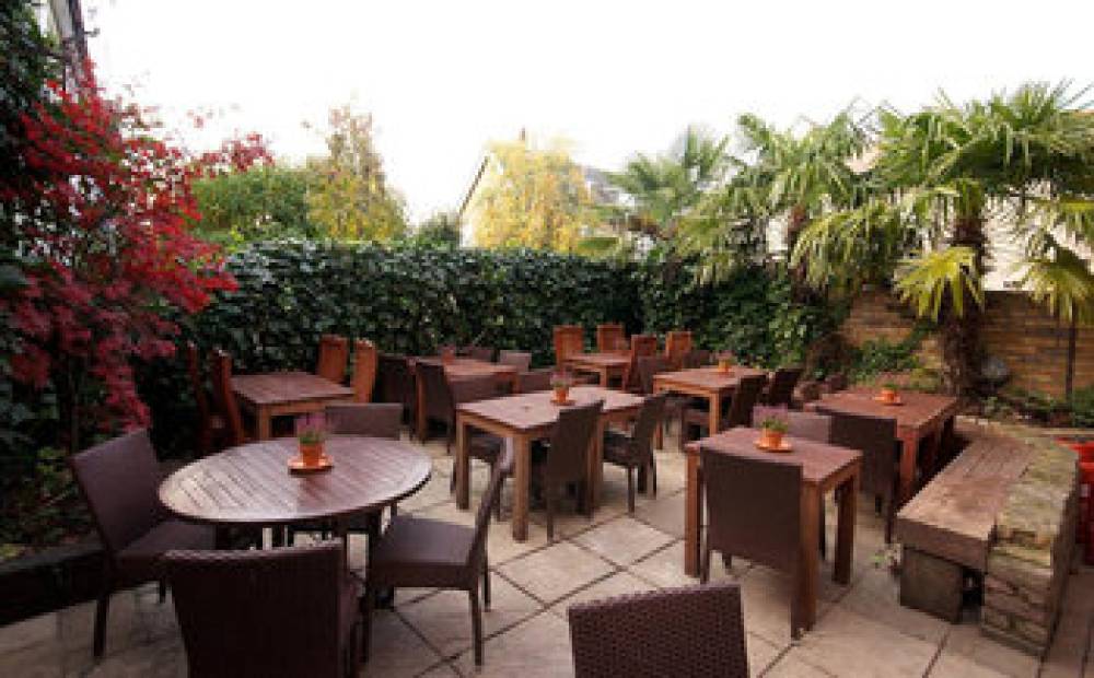 THE KEW GARDEN HOTEL 2