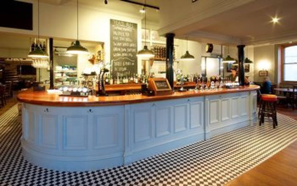 THE KEW GARDEN HOTEL 3