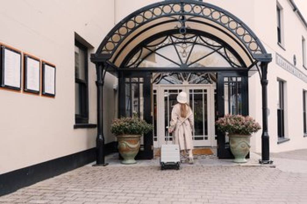 THE LANSDOWNE KENMARE 2