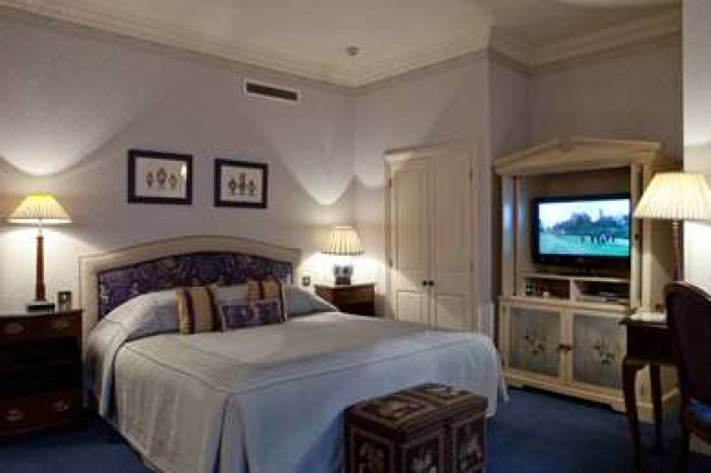 The Leonard Hotel 3