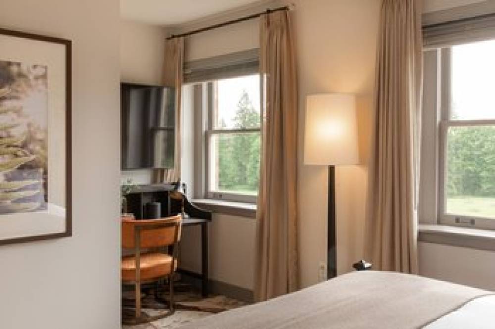 THE LODGE AT ST. EDWARD PARK 6