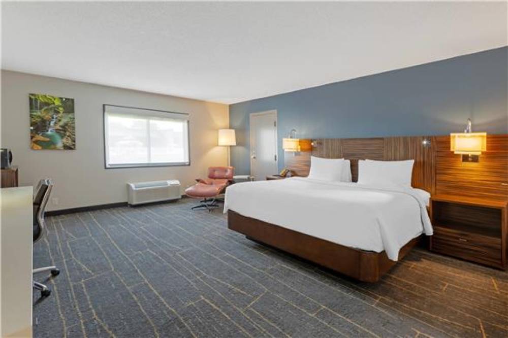 THE LUX HOTEL AND CONFERENCE CENTER 3
