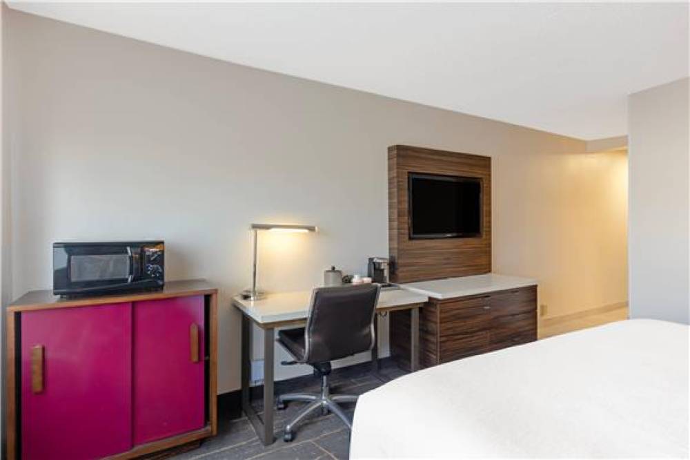 THE LUX HOTEL AND CONFERENCE CENTER 10
