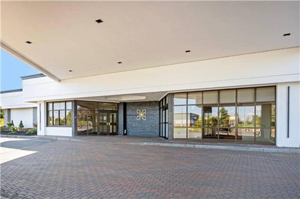 The Lux Hotel And Conference Center