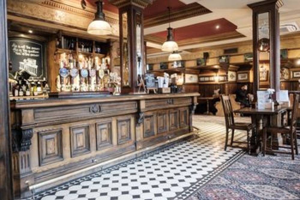 The Mad Hatter Hotel 4